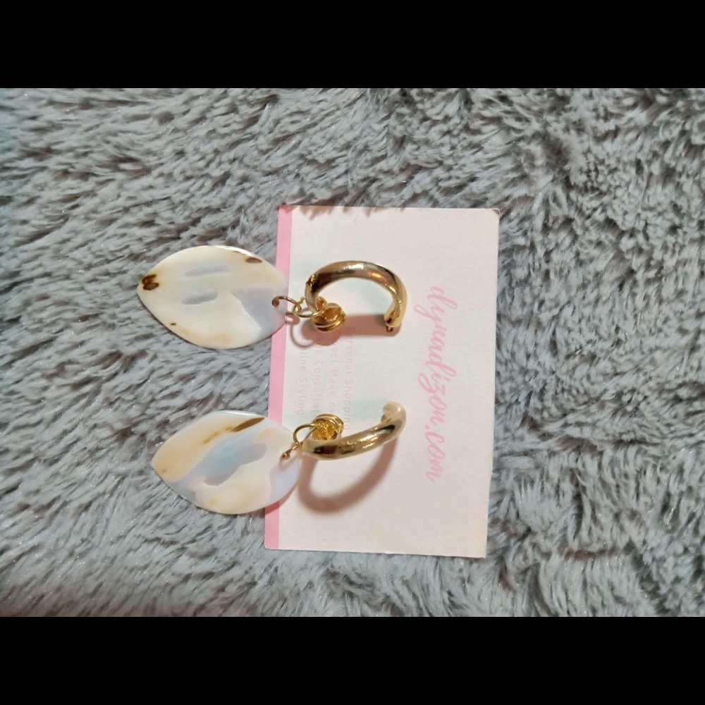 Light shell earrings - Picture 7 of 10